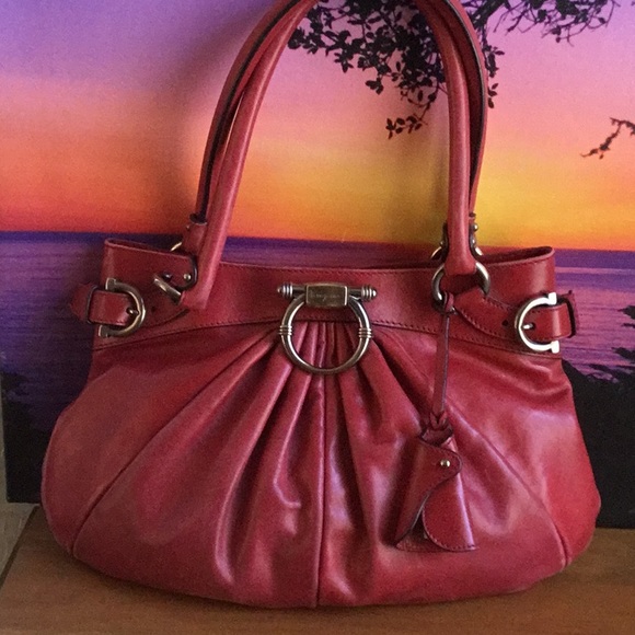 Salvatore Ferragamo Handbags - 🌹 Vntage Salvatore Ferragamo handbag